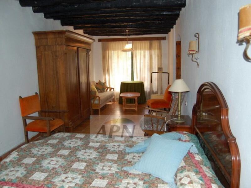 14 bedroom Townhouse for sale