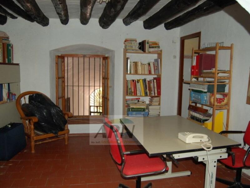 14 bedroom Townhouse for sale