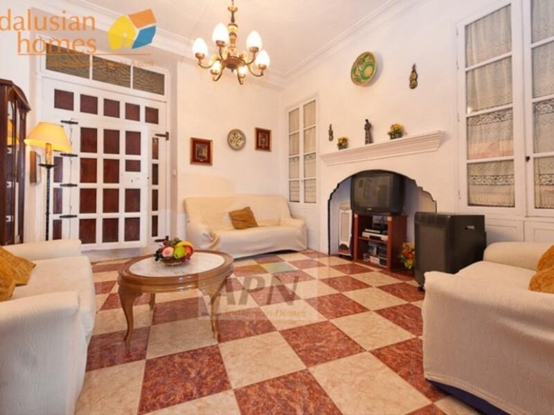 14 bedroom Townhouse for sale