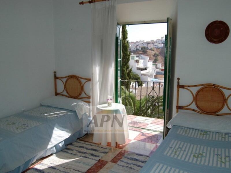 14 bedroom Townhouse for sale