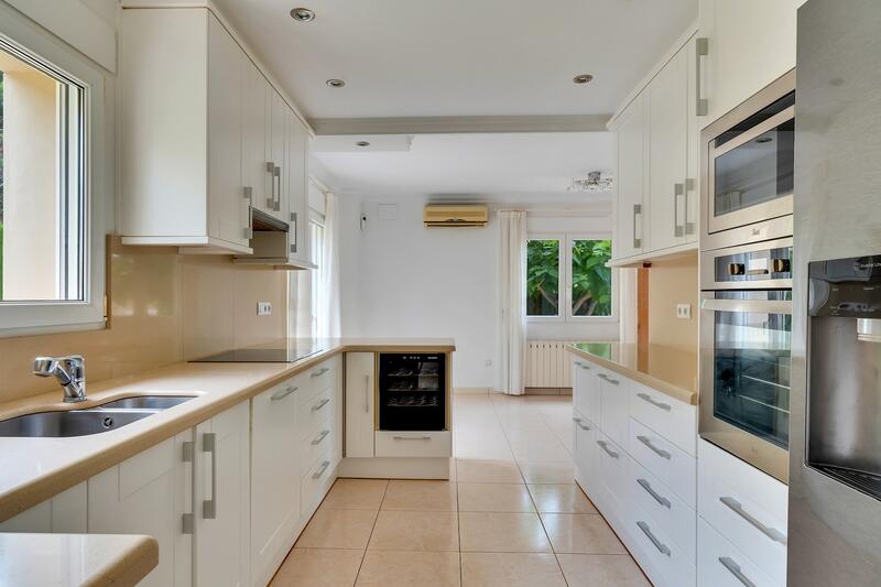 4 slaapkamer Villa Te koop 4 slaapkamer Villa Te koop