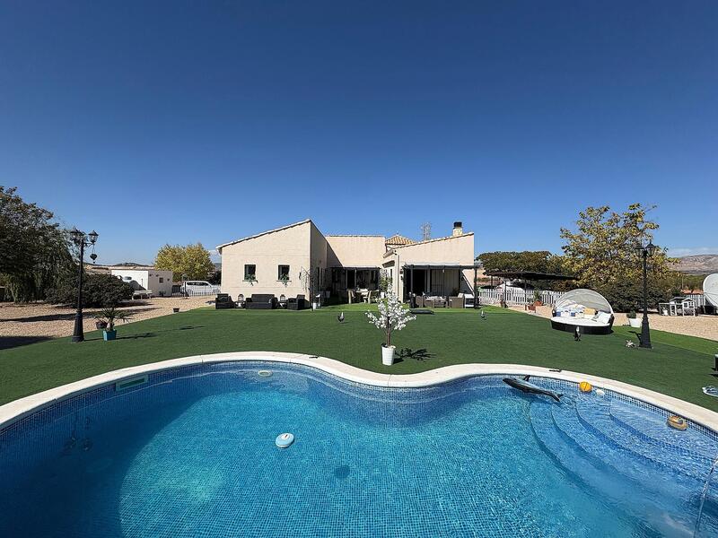 Villa for sale in Biar, Alicante