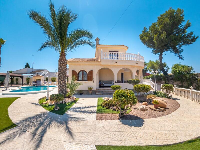 Villa for sale in Torrevieja, Alicante Villa for sale in Torrevieja, Alicante