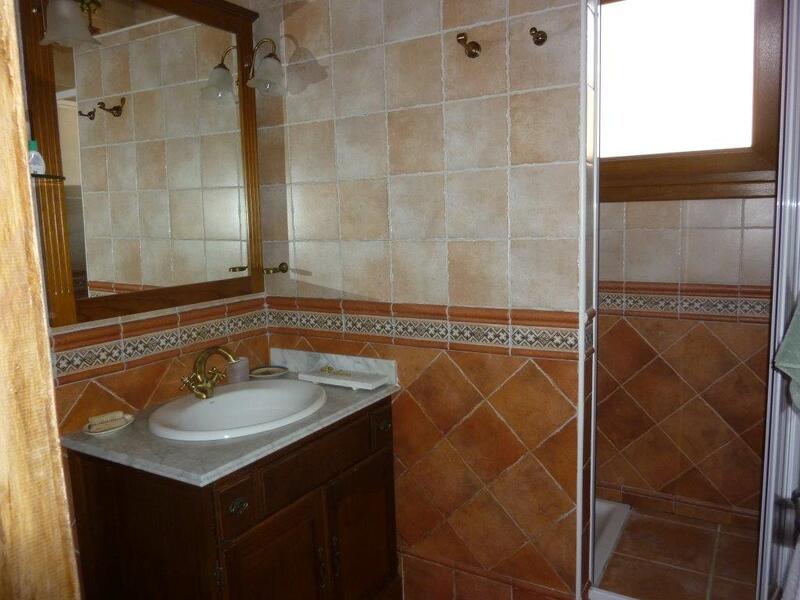 5 bedroom Townhouse for sale