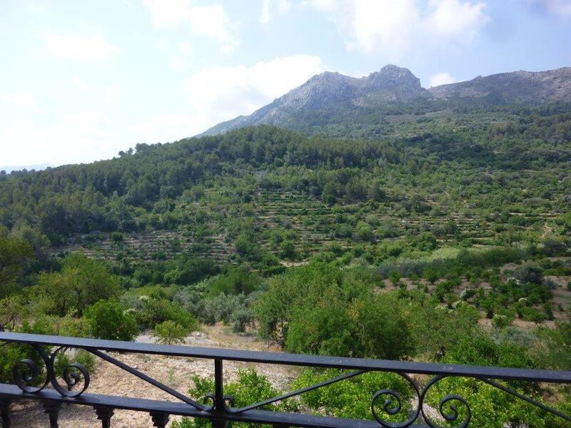 5 bedroom Townhouse for sale