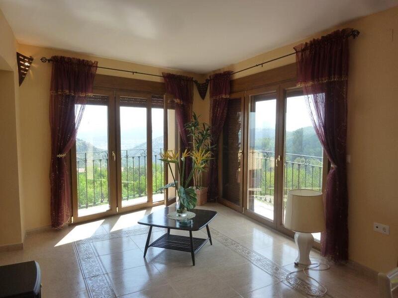 5 bedroom Townhouse for sale