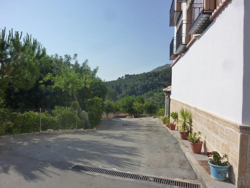 5 bedroom Townhouse for sale