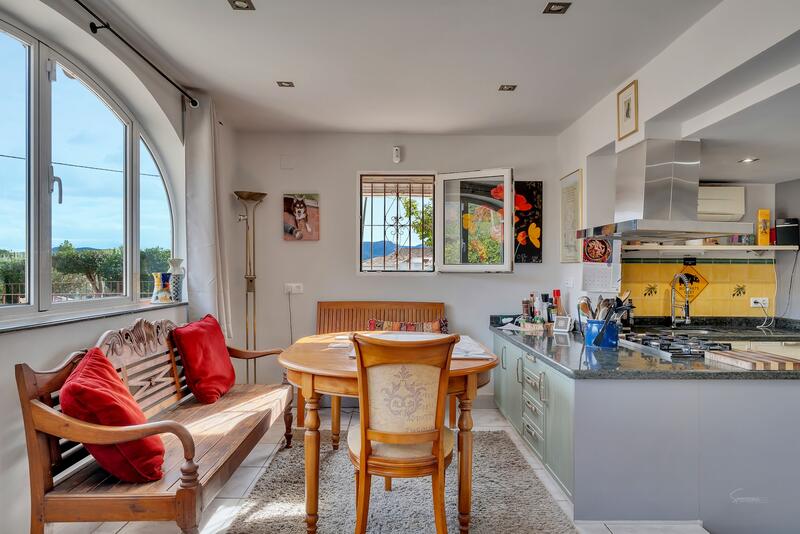 3 slaapkamer Landhuis Te koop 3 slaapkamer Landhuis Te koop