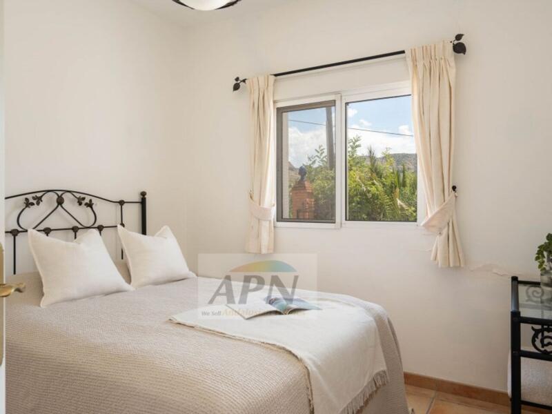 4 bedroom Country House for sale