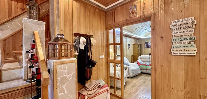 4 slaapkamer Gezinswoning Te koop 4 slaapkamer Gezinswoning Te koop