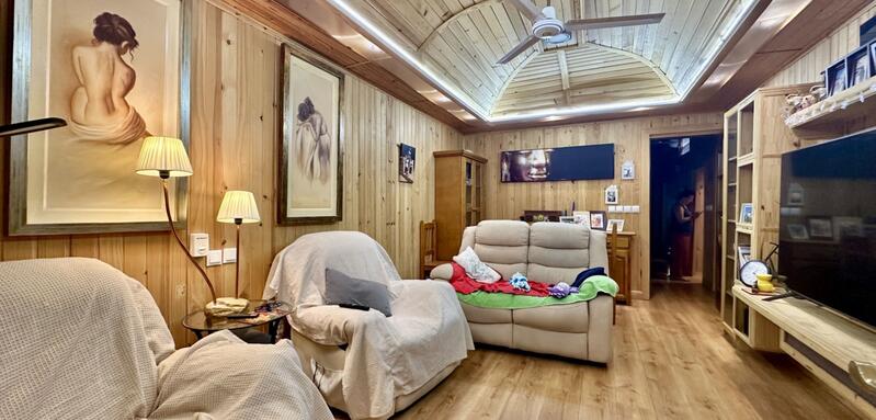 4 slaapkamer Gezinswoning Te koop 4 slaapkamer Gezinswoning Te koop