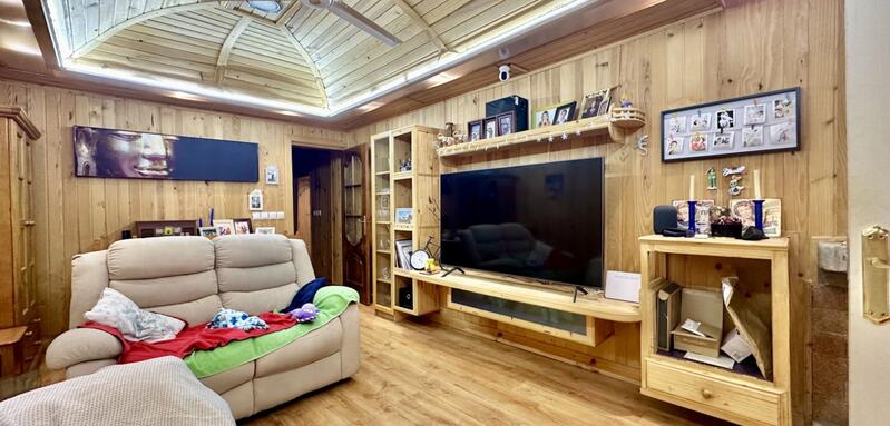 4 slaapkamer Gezinswoning Te koop 4 slaapkamer Gezinswoning Te koop