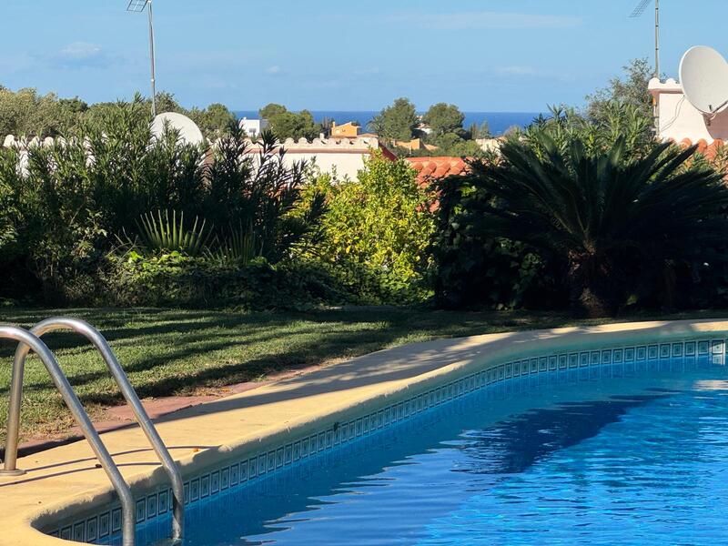 Adosado en venta en Denia, Alicante