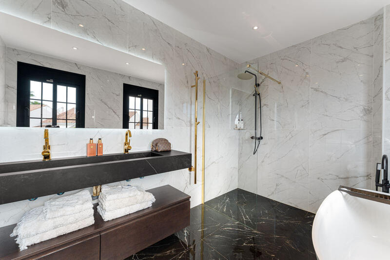 6 bedroom Villa for sale