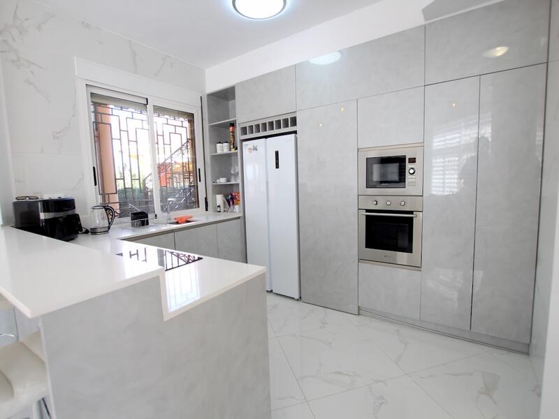 6 bedroom Villa for sale