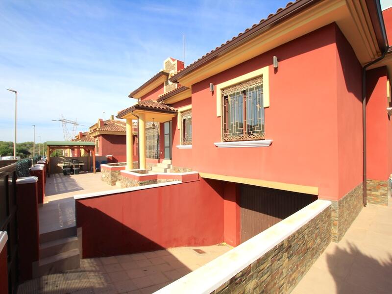 6 bedroom Villa for sale