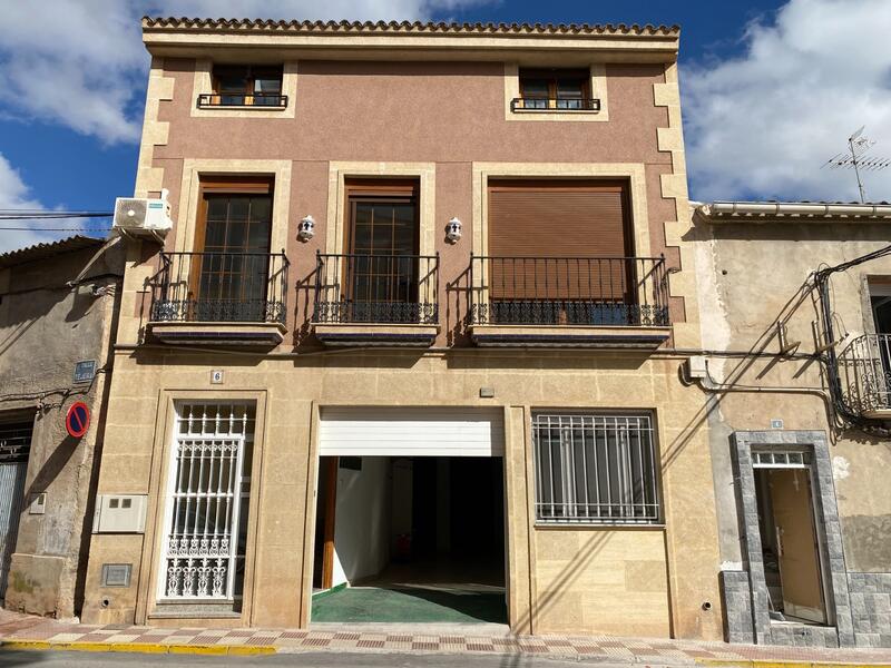 4 bedroom Townhouse for sale