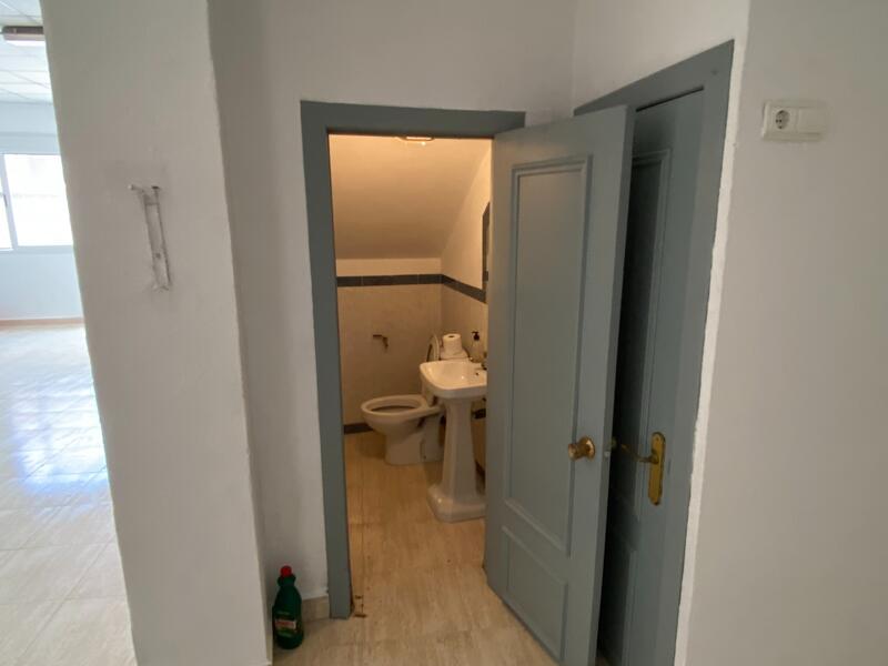 4 bedroom Townhouse for sale