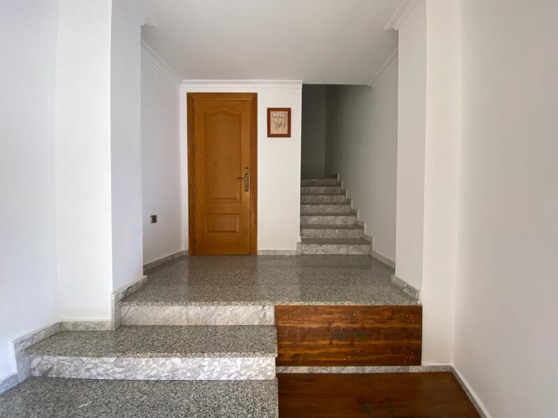 4 bedroom Townhouse for sale