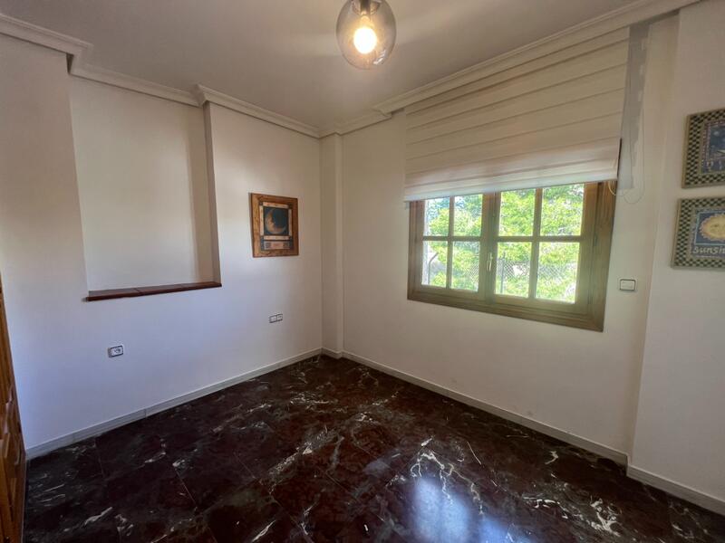 4 bedroom Townhouse for sale