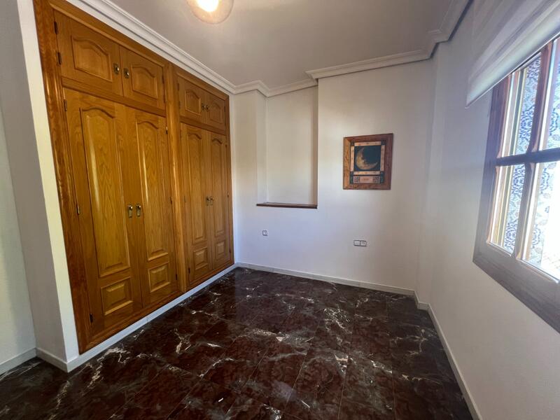 4 bedroom Townhouse for sale