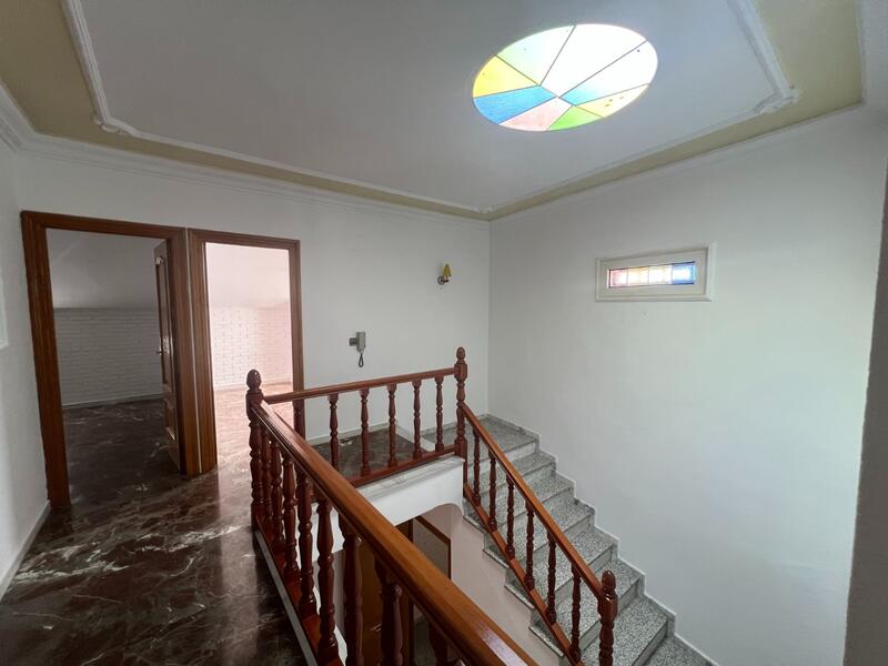 4 bedroom Townhouse for sale