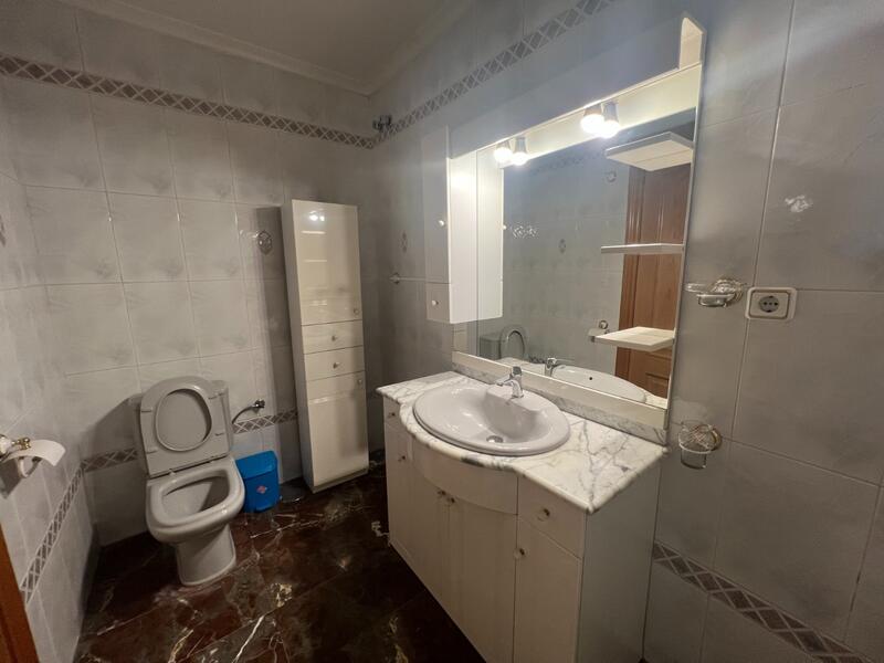 4 bedroom Townhouse for sale