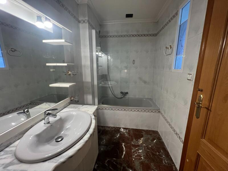 4 bedroom Townhouse for sale