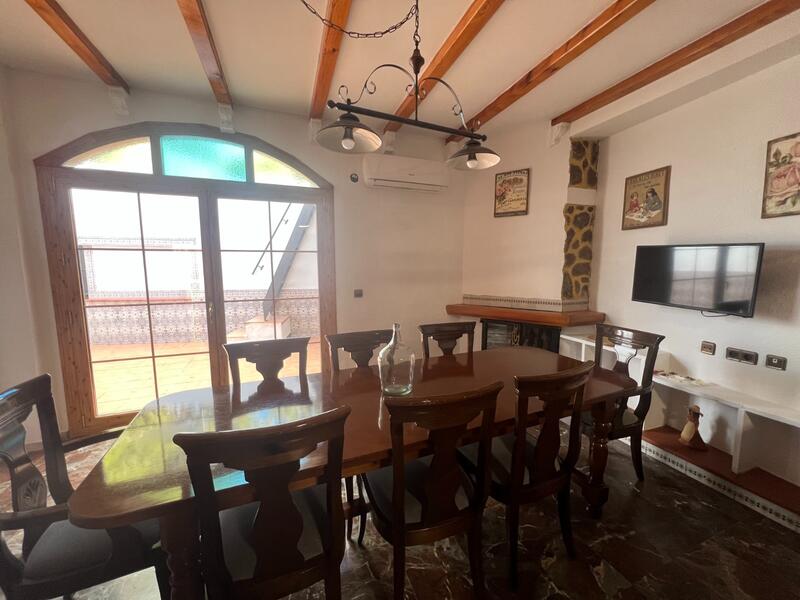 4 bedroom Townhouse for sale