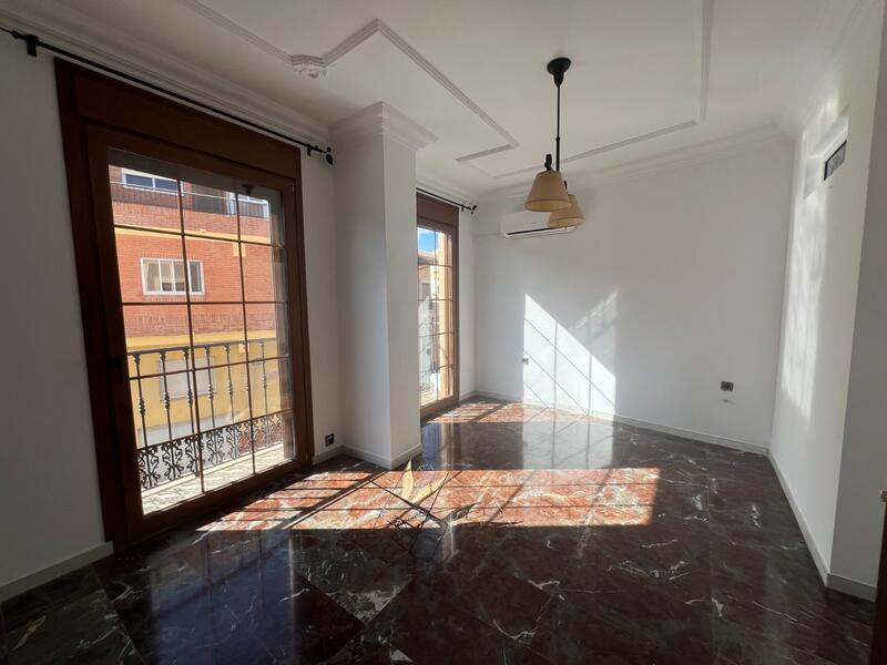 4 bedroom Townhouse for sale