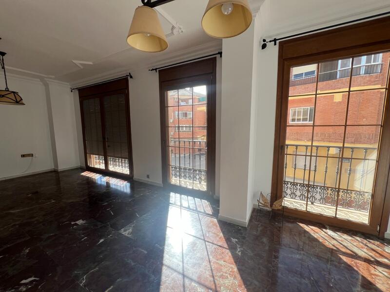 4 bedroom Townhouse for sale