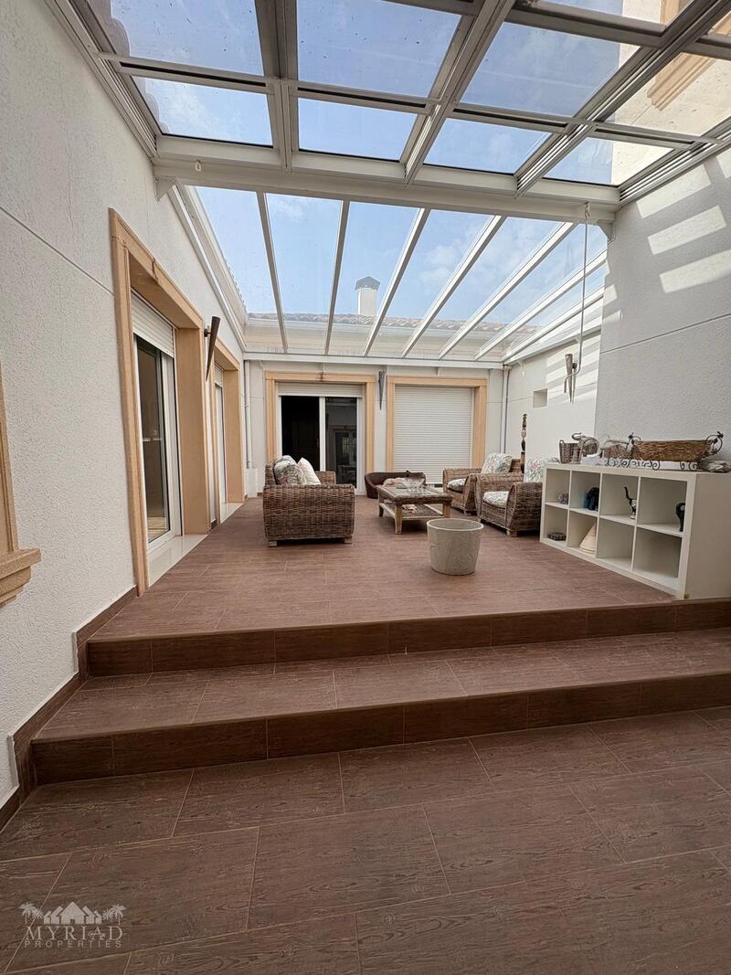 6 bedroom Villa for sale 6 bedroom Villa for sale