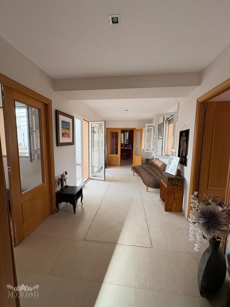 6 bedroom Villa for sale 6 bedroom Villa for sale