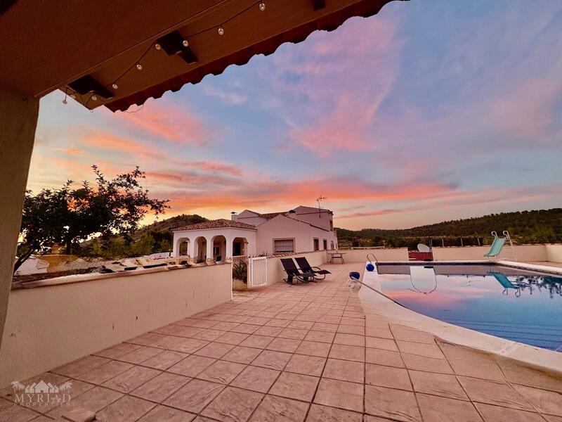 6 bedroom Villa for sale 6 bedroom Villa for sale