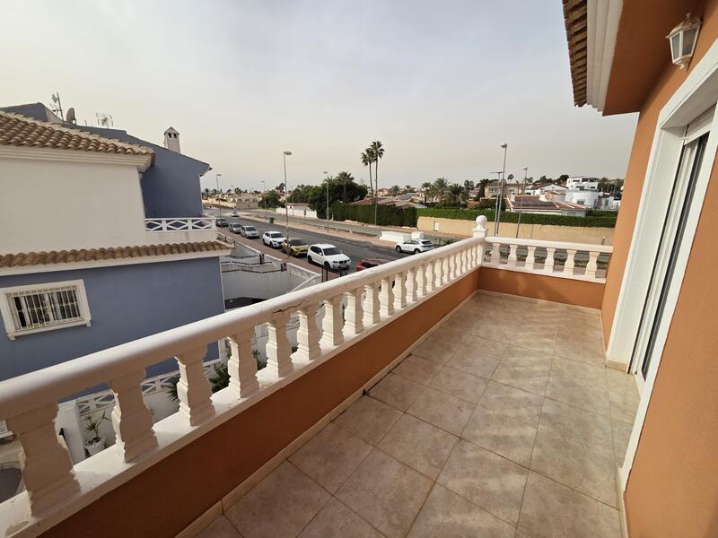 3 bedroom Townhouse for sale