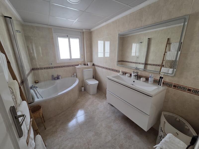 3 bedroom Townhouse for sale