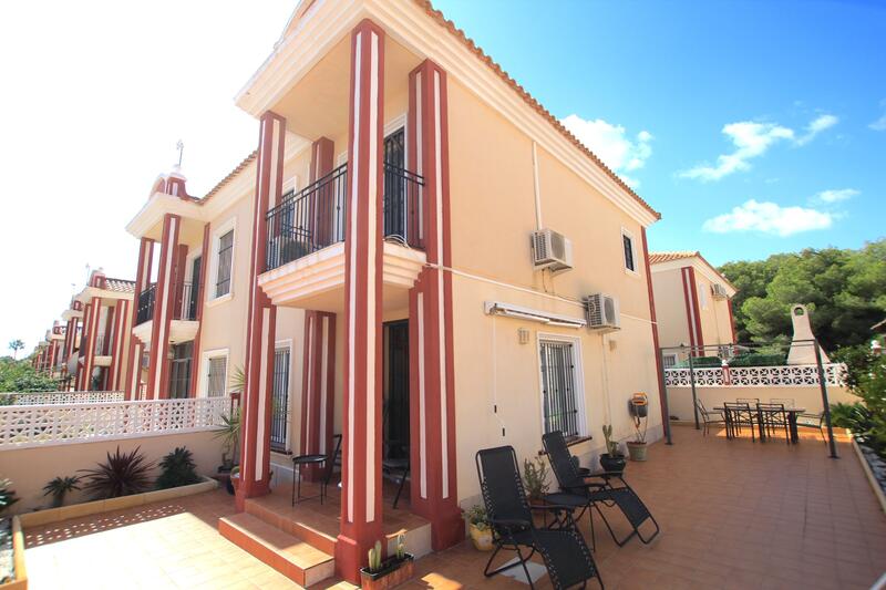 Villa til salg i Campoamor, Alicante