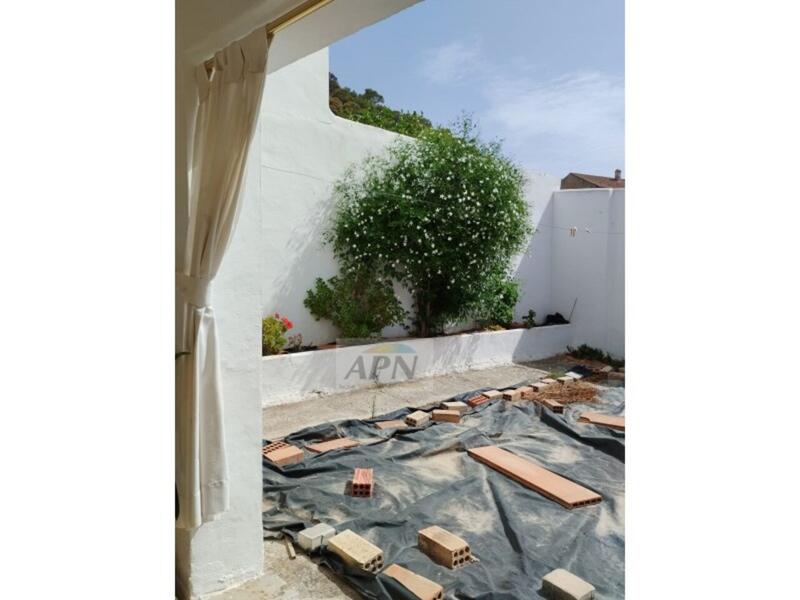 4 bedroom Townhouse for sale