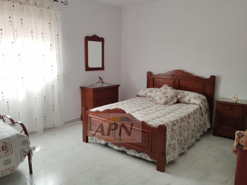 4 bedroom Townhouse for sale