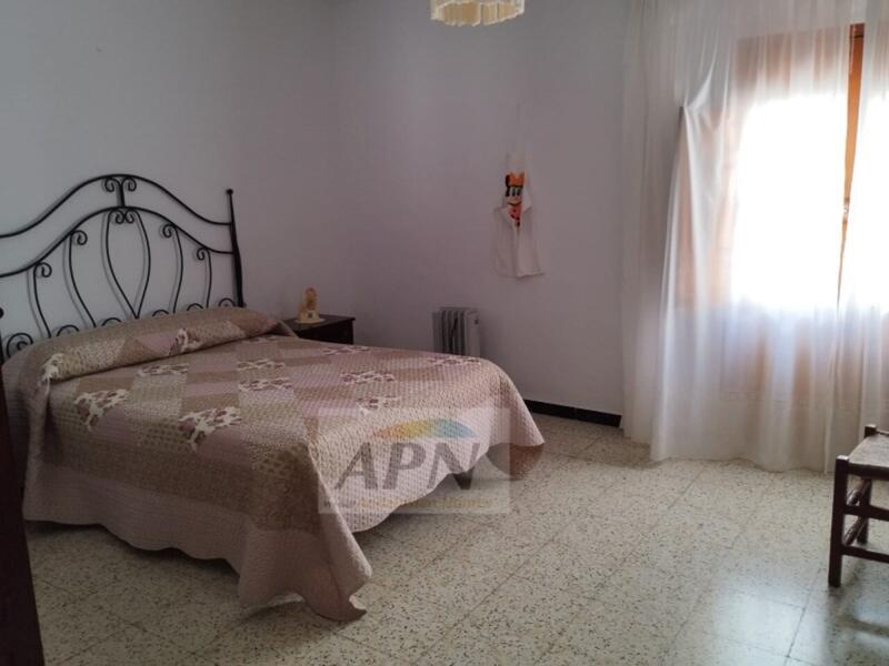 4 bedroom Townhouse for sale