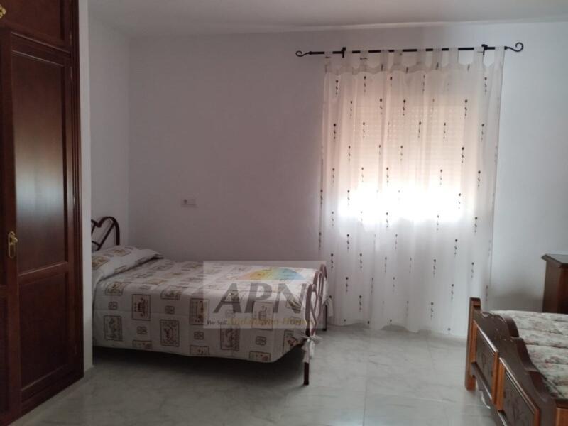 4 bedroom Townhouse for sale