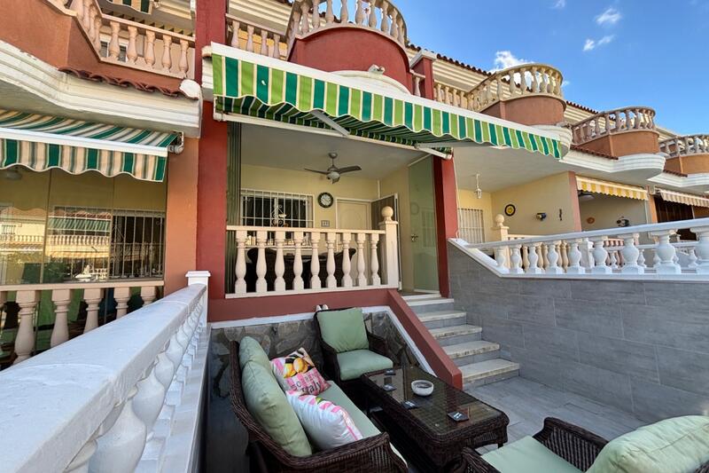 2 bedroom Townhouse for sale