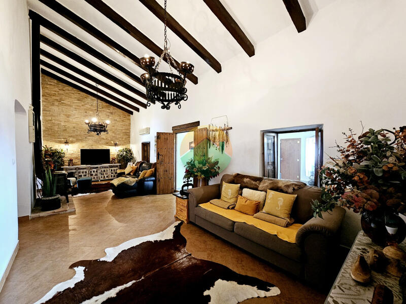 6 bedroom Country House for sale