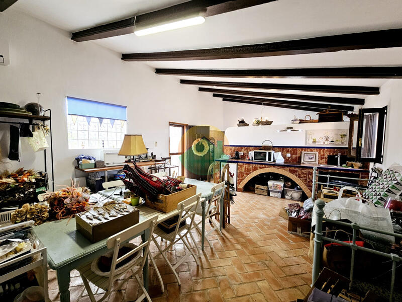 6 bedroom Country House for sale