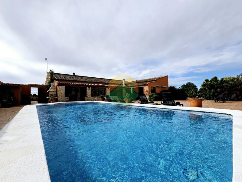 6 bedroom Country House for sale