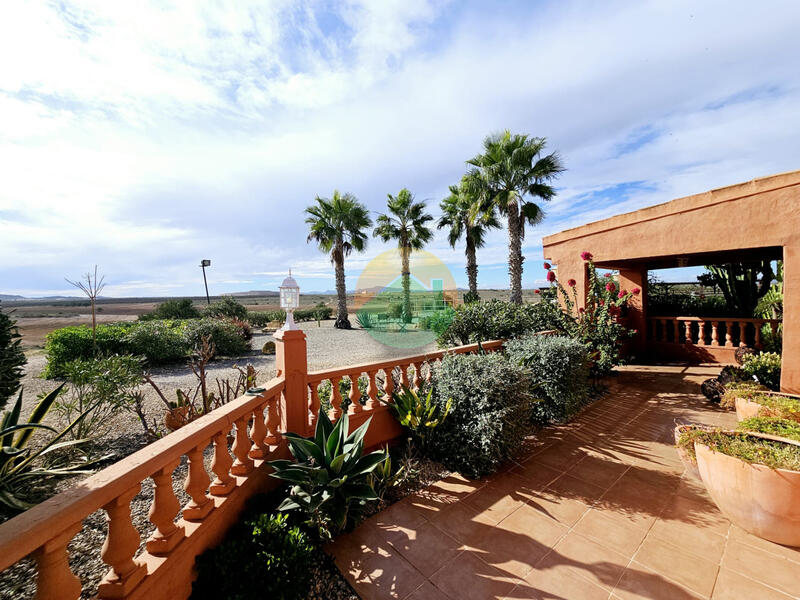 6 bedroom Country House for sale