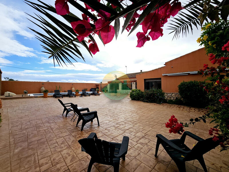 6 bedroom Country House for sale