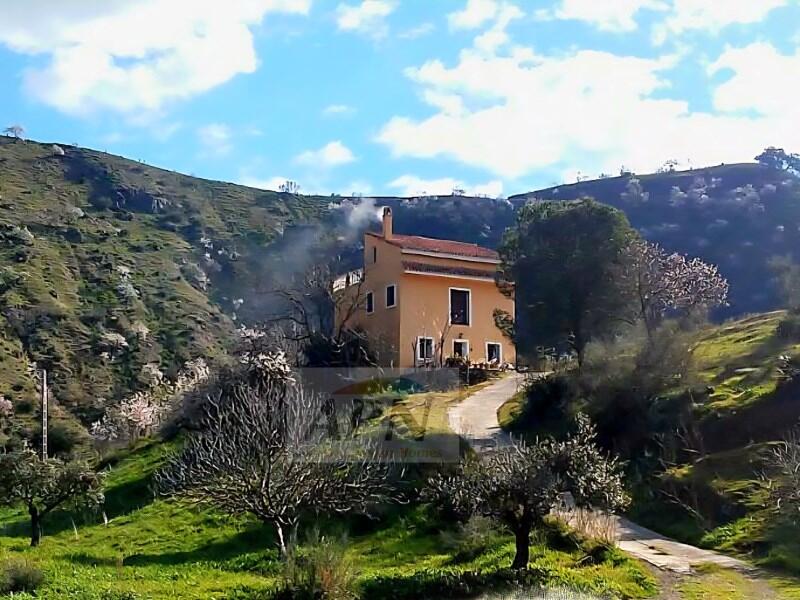 Landsted til salg i Alora, Málaga