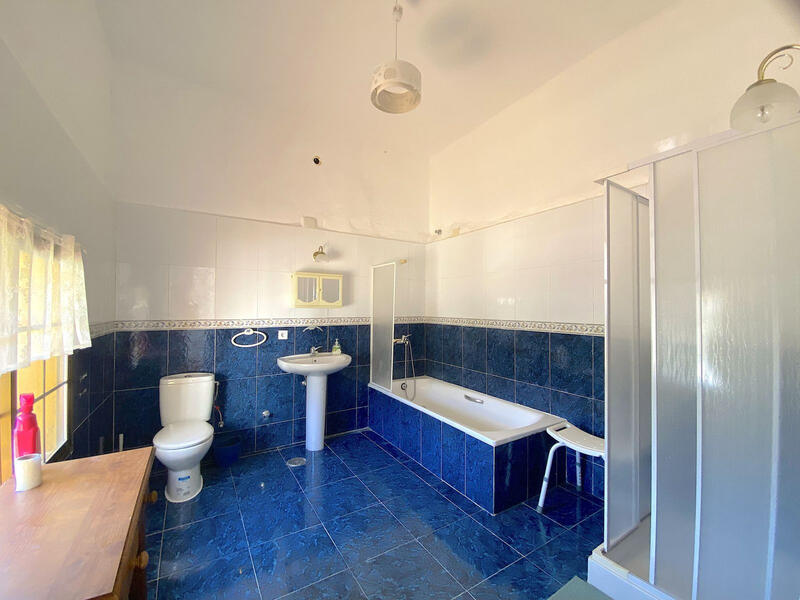 5 bedroom Country House for sale