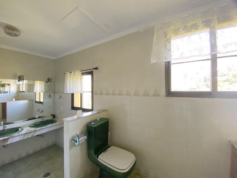 5 bedroom Country House for sale